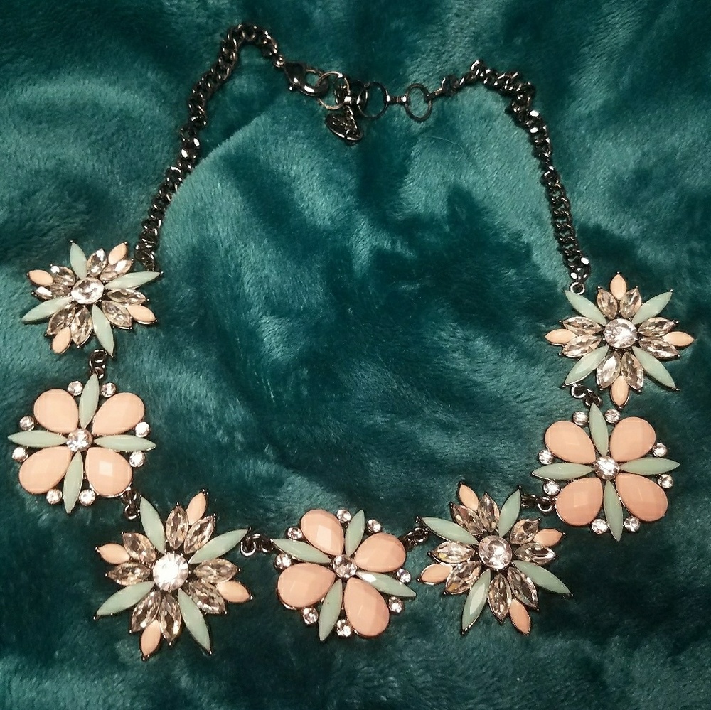 Amrita Singh necklace